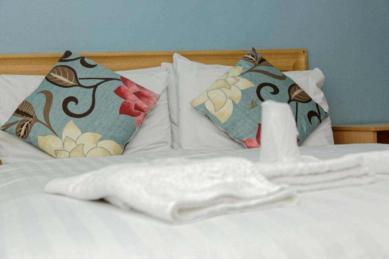 Sand Bay Holiday Village - Adults Only Weston-super-Mare Exteriör bild
