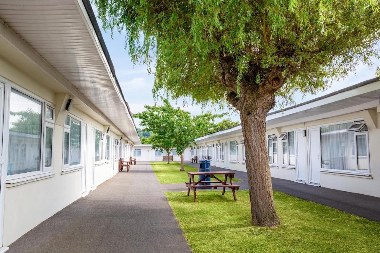 Sand Bay Holiday Village - Adults Only Weston-super-Mare Exteriör bild